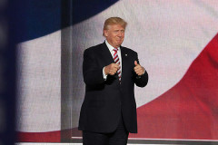 トランプ氏が旅行業界幹部と会談、外国人旅行者数の回復策協議