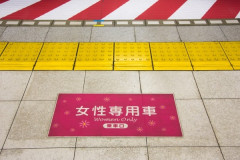 【悲報】小柄なボーイッシュ女さん、女性専用車両で降りろと言われてしまう･････････････（画像あり）