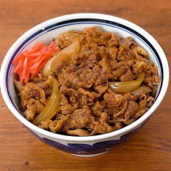 【悲報】牛丼屋の常連て間違いなく底辺弱者男性だよな