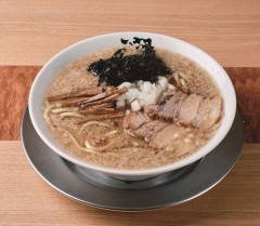 【悲報】「燕三条系ラーメン」、急に流行り始める。どんな味なんや？