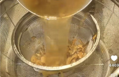 【集団食中毒】こめおが冷やし蟹ラーメンを作った厨房、ガチで衛生管理が終わっていた…◯◯のせいで細菌が大増殖してしまった可能性