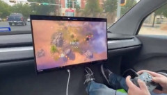 【朗報】テスラの自動運転タクシー、ゲームができる神仕様だった