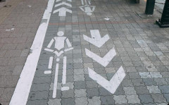 歩道を歩いてたら自転車に後ろからぶつかられた。「これ交通事故だよ。警察呼ぶから」と通報したら・・・