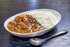 晩飯：カレーライス←これに一品足すなら