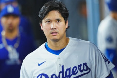 【悲報】大谷翔平さん、8回にベンチに来て試合が終わったら突如走って帰宅w w w w w w w w w w w w