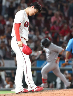 カープ〝延長11回の悪夢〟岡本が甲斐に痛恨被弾。工藤火消し失敗。森浦セーブ失敗。佐々木逆転2ラン＆サトケイ先制弾も空砲。自力CS消滅＆最下位転落【広島5-10巨人/試合結果】
