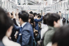神奈川県民の生涯通勤時間は「8年分の労働時間」に匹敵、最短の県とは1.8倍の差。通勤の「人生コスト」が明らかに
