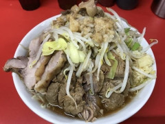 ラーメン二郎「近所で吐いている」超人気ラーメン店　大盛り食べた客が近所で嘔吐→「15分以内で完食」ルール設定も「流石に短い」「自己責任」と賛否　[9/5]
