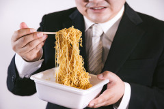 【衝撃】海原雄山「これがペヤングか、なかなか美味ではないか。それに比べて何だこれは」⇒！！
