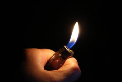 とあるケーキ屋で人が刺されたか？火事も発生し、2人の遺体が発見される 「人が刺された。ガソリンをまいている」