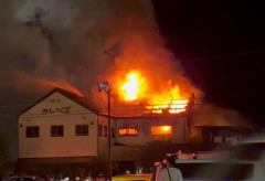 ケーキ店で放火か、2人死亡3人搬送　「人が刺された。ガソリンがまかれ、火事になっている」と通報　岐阜