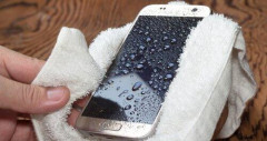 【朗報】水没したスマホさん、水を排出する神アプリが期間限定で無料ｗｗｗｗｗｗｗｗｗｗ