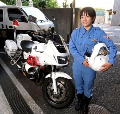 【悲報】日本の白バイさん、身内が危篤でも・・・・・・・・・