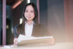【画像】BMWの女性店員さん、エッッッッッッッッッッッッッッッ！