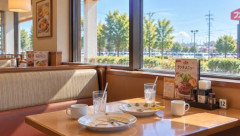 【元夫婦】子どもの面会に付き添う母親「元旦那の食事代まで払う必要ある？」