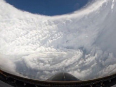 カテゴリー5のハリケーンの目の中、雲の壁が客席のようにそびえる「ラピュタはどこ？」【海外の反応】