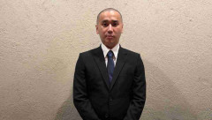 こめお、丸刈り黒スーツ姿で食中毒事故を再謝罪　割烹店は現在営業停止中「閉店を視野」