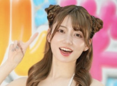【画像】瀬戸環奈さん、変な水着を着させられてしまうwww
