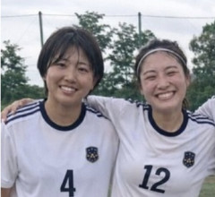 【画像】サッカー部女子、とんでもないボールを隠し持ってしまうwww