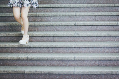 親戚知人同僚らを集めて酒盛り。酔っぱらった従姉夫が同僚女にいきなりキスをした。当然激怒する従姉に謝罪したと思ったら、なぜかビンタして従姉は吹っ飛ぶ。従姉夫の真意に唖然…