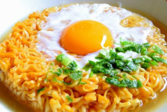 【悲報】「生チキンラーメン」の店、わずか半月で閉店
