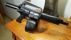 【動画】アメリカ陽キャ、銃を馬鹿みたいなカスタムして楽しむ
