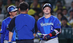 DeNA・牧秀悟の緊急交代、相川監督が言及「病院に行っています」今後は診断結果次第かという問いに、無言でうなずく