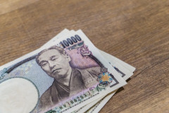 【恋愛相談】遠距離恋愛で交通費は増え、なかなか会えないのが辛い。