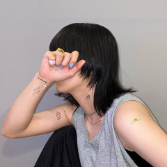 ⁉️あいみょんの最新姿　肩にも両腕にもタトゥー丸出しで「入れないでほしかった」「意外にちょいちょいスミ入ってんだ」「タトゥー可愛い」 -2chまとめ-
