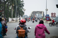 【衝撃動画】4人乗りの若いバイク女子、盛大に事故ってこうなる！！･････(※閲覧注意)