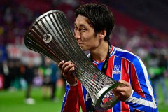 【朗報】プレミアリーグ中堅のチームの顔がどんどん日本人になっている件ｗｗｗｗ