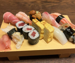 寿司屋で最初に頼むネタは？
