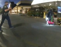【閲覧注意・動画】アメリカ警察、車椅子の万引き犯を即刻死刑執行してしまう