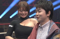 【画像】スト6大会のラウンドガール、お胸がでかすぎるｗｗｗｗｗｗｗｗｗ