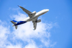 【画像あり】航空会社「暴れる乗客おるな…せや！ダクトテープで縛り付けたろ！」←これｗｗｗｗｗ