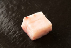 【悲報】スーパーでよく見かける「牛脂」、有料になる・・・