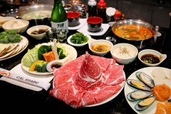 彼女としゃぶしゃぶ行ったら焼肉のノリで肉を際限無しで鍋にぶち込まれたんやが・・・