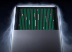 UGREENのモバイルバッテリー、冷却水で発熱を抑える新仕様