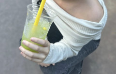 【画像】ガチで可愛すぎる女子プロレーサー(19)、肩出しがエッッッッッッ