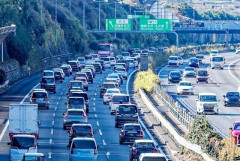 日本は高速道路を無料開放するべきだろ