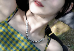 【画像】色白アイドル、うっかりナマ腋チラwwwww