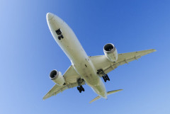 米旅客機で暴れた乗客、粘着テープでファーストクラス席に縛り付けられる