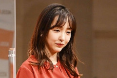 【悲報】板野友美さん、やっぱり脱衣所の撮影許可はもらってなかったwwwwwww