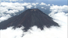 ゲームアプリのオフ会で富士登山　20代男性が下山中に8合目付近で動けず　低体温症か