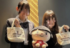 【画像】横浜のJKさん、県庁への表敬訪問でとんでもないスカート丈を披露してしまうｗｗｗ