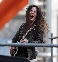 世界的ギタリスト、神社でダンス動画撮影する外国人旅行者に注意喚起「このような無礼が続けば…」