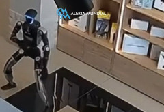 ロシアに導入された中国製ロボット、突然格闘攻撃モードに入る様子が撮影される！