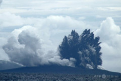 インドネシアで噴火相次ぐ　火山灰飛散で6空港閉鎖