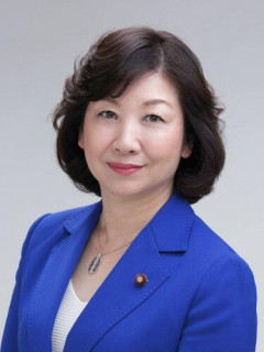 【悲報】野田聖子、50歳で卵子提供による出産を経験→女性たちに伝えたい想いとは