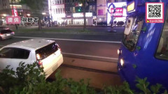 札幌市電　軌道に軽乗用車を放置　30分に渡り市電立ち往生　  [9/7]
